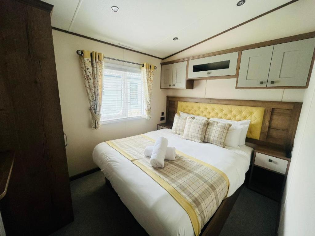 Lakeside Escape With Hot Tub York Luaran gambar