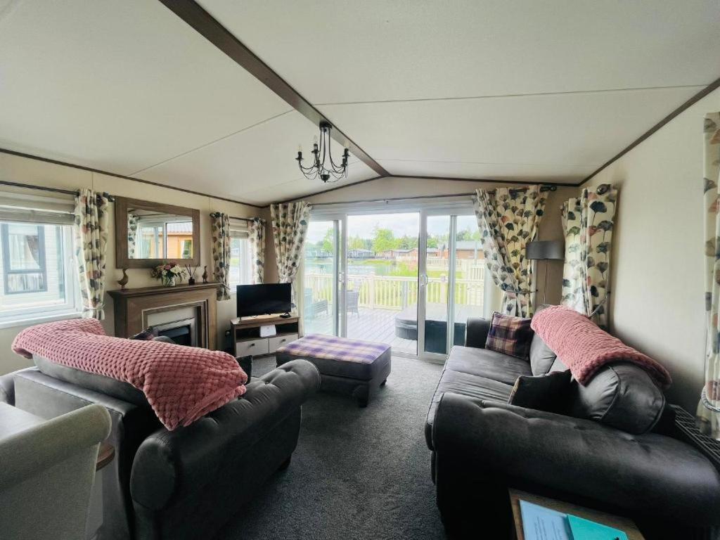 Lakeside Escape With Hot Tub York Luaran gambar