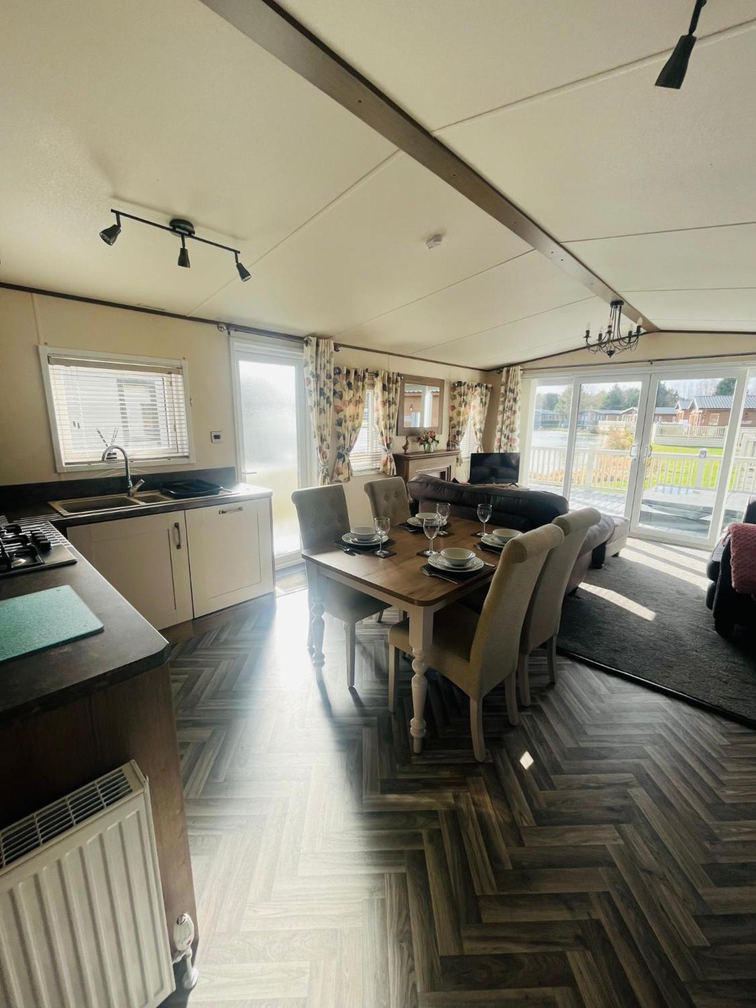 Lakeside Escape With Hot Tub York Luaran gambar