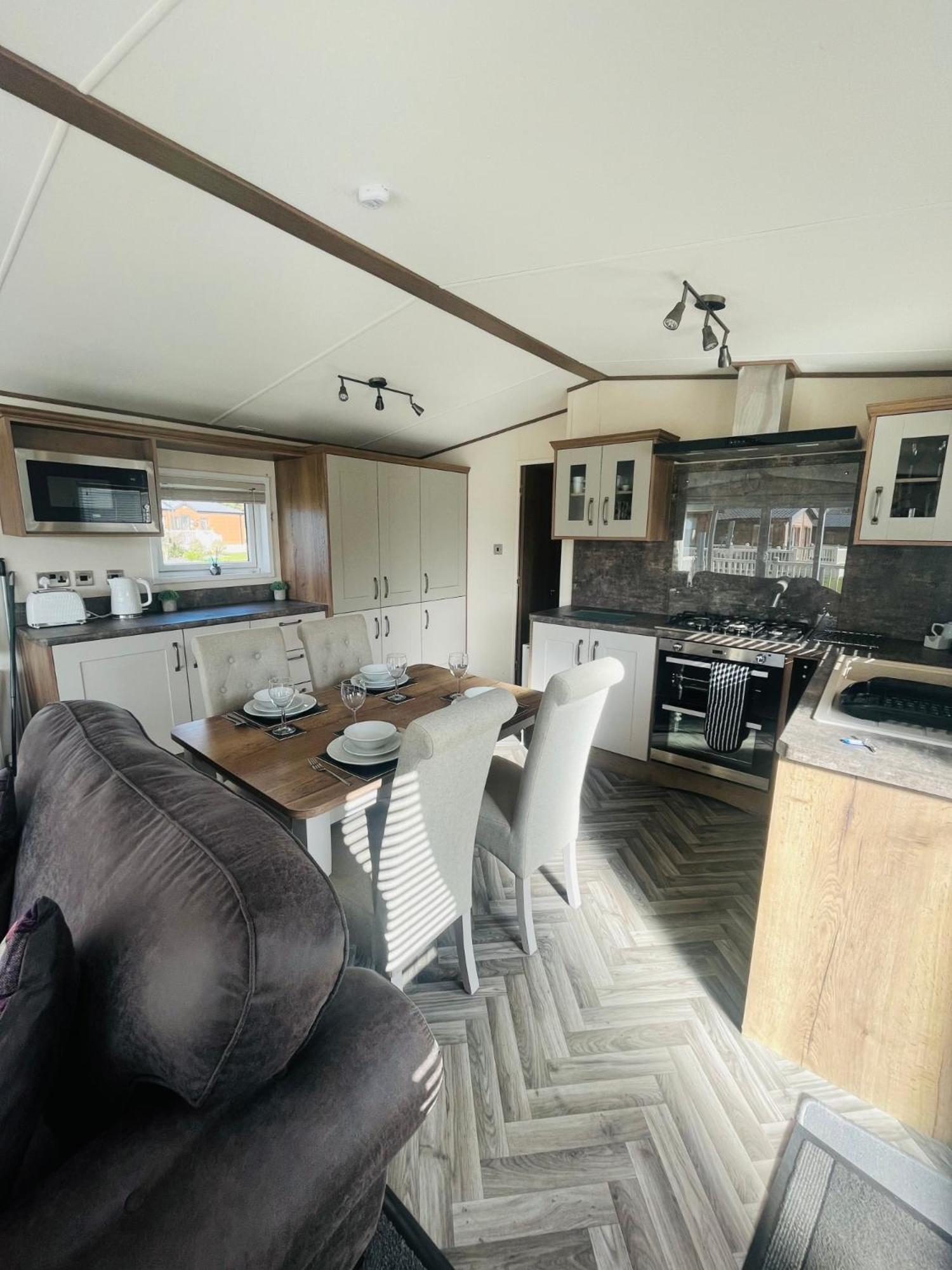 Lakeside Escape With Hot Tub York Luaran gambar