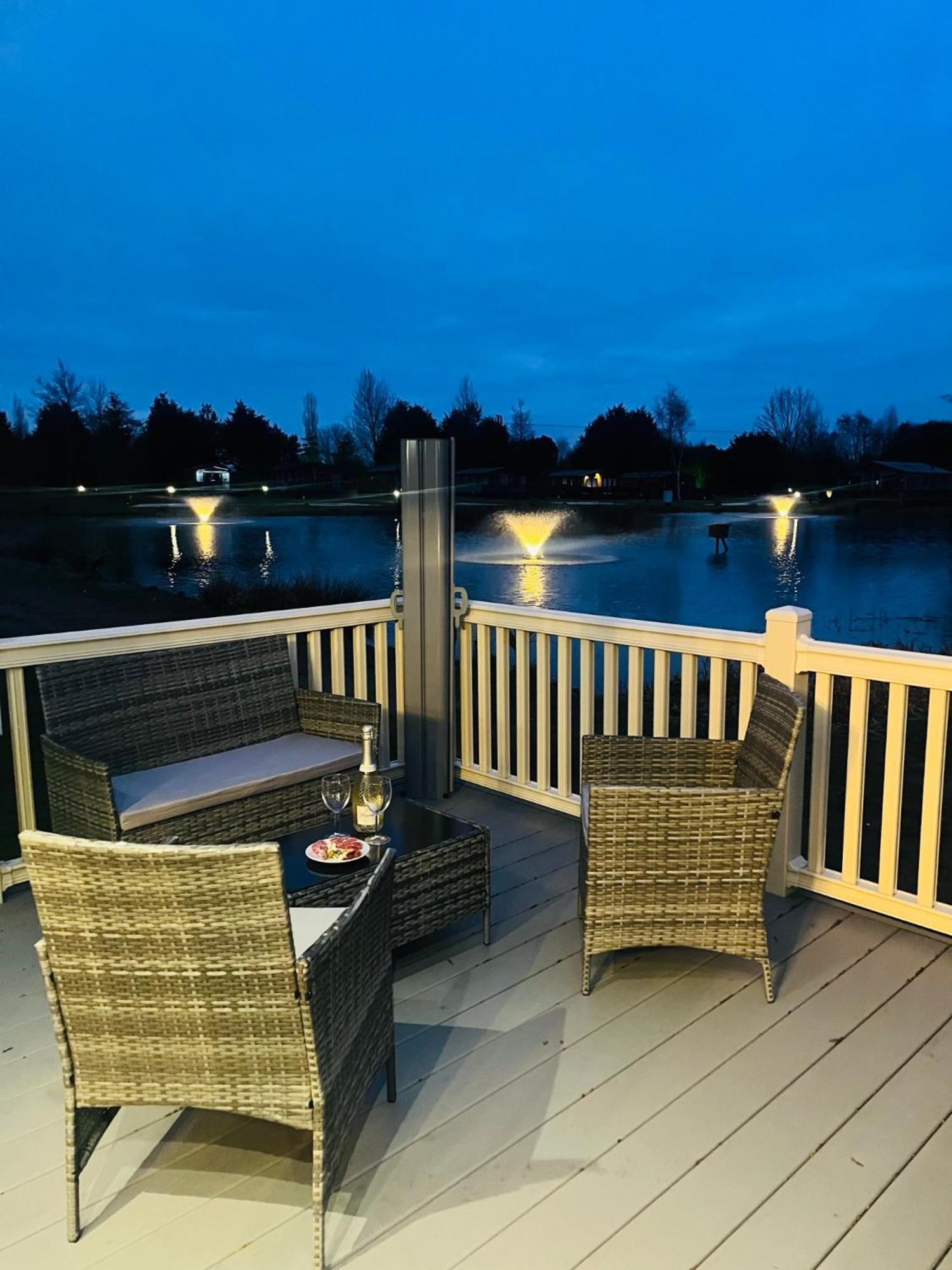 Lakeside Escape With Hot Tub York Luaran gambar
