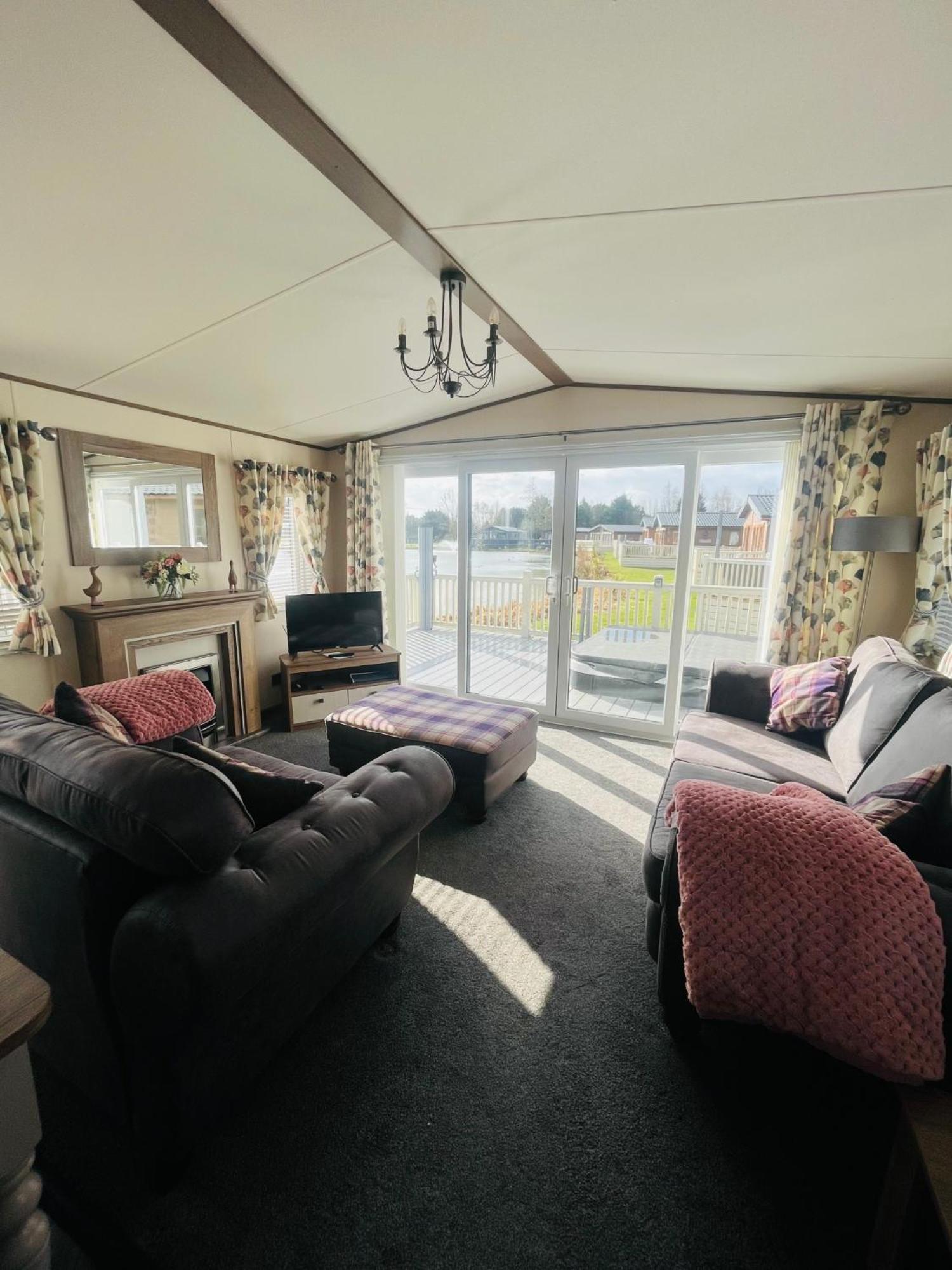 Lakeside Escape With Hot Tub York Luaran gambar